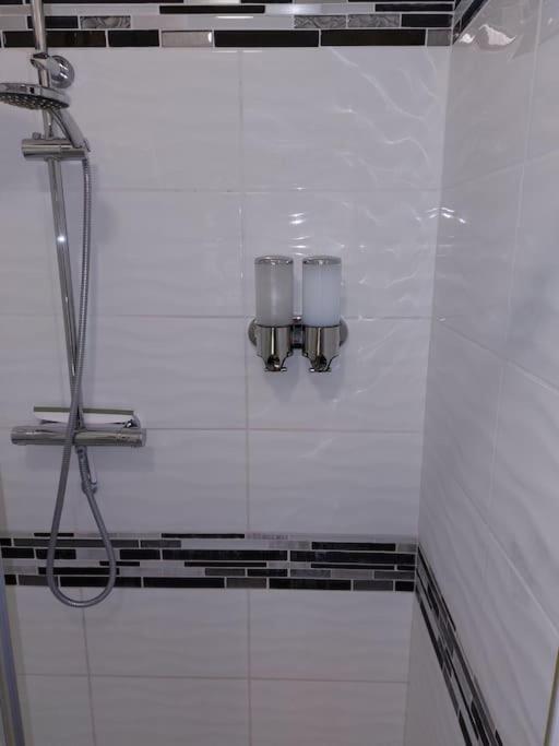 Gite Rdc 42M2 400 M Centre Ville 200 M Gare Tgv Parking Gratuit 250 Places Face Au Logement Arras Exterior photo